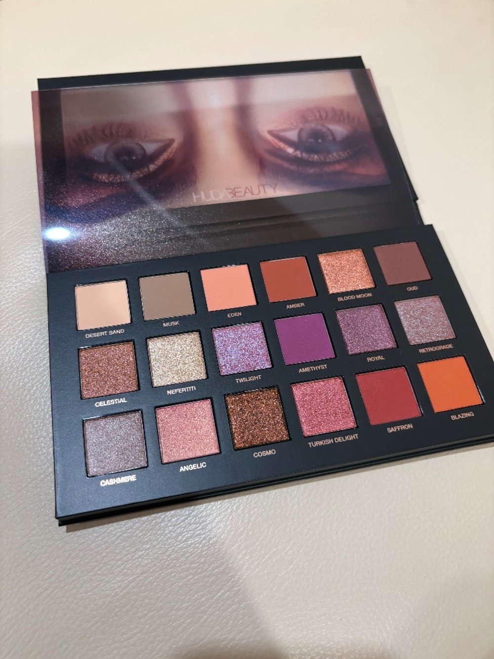 [New] Huda Beauty Desert Dusk Eyeshadow Palette